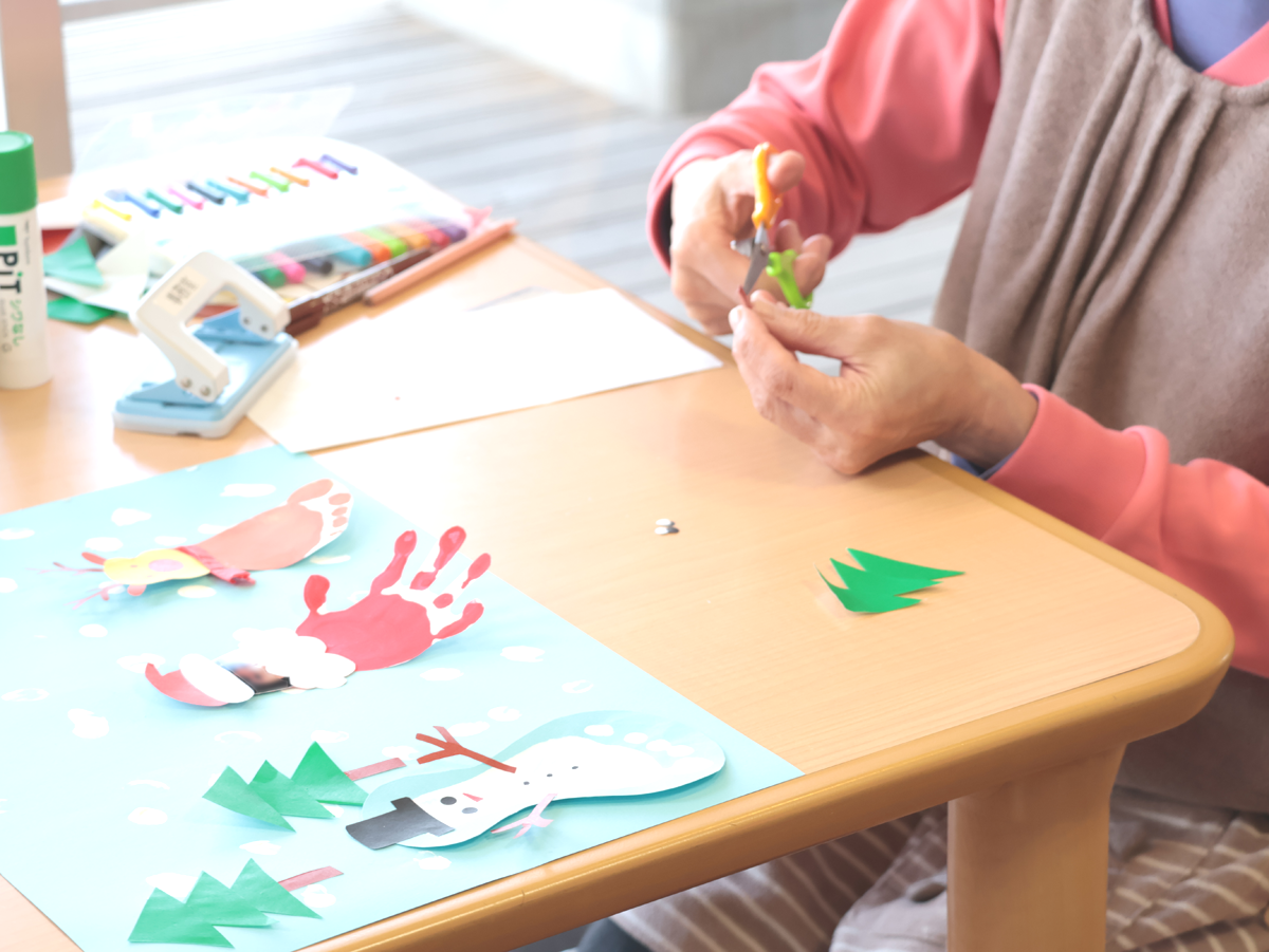 翠会ヘルスケアグループ　事業所内保育所　なごみ保育園　工作
